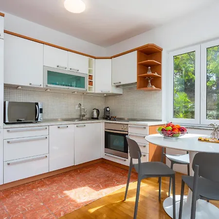 Cozy In With Kitchen شقة