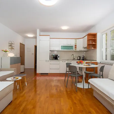 شقة Cozy In With Kitchen مالينسكا